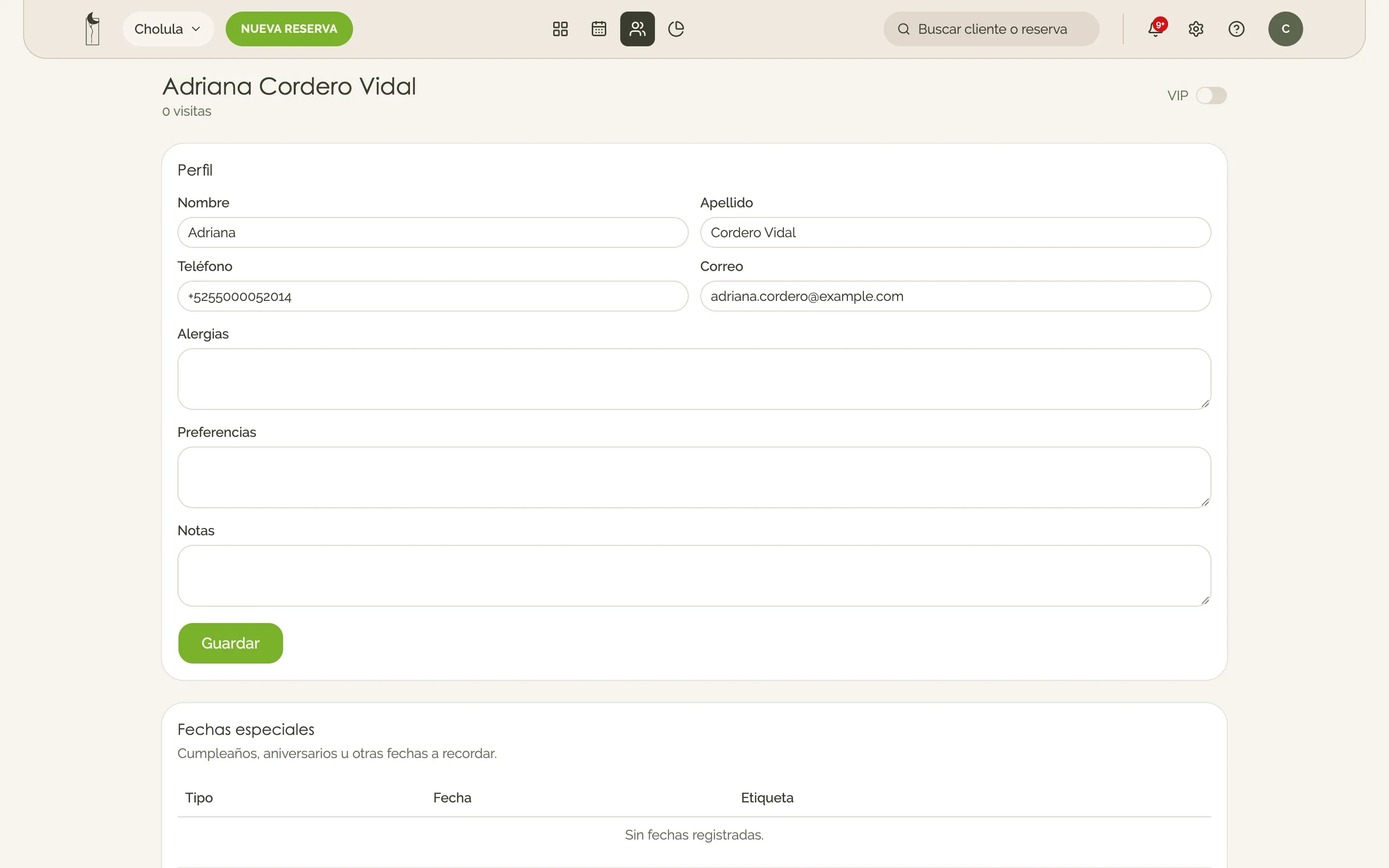 Ficha de un cliente con perfil, alergias, preferencias y fechas especiales.
