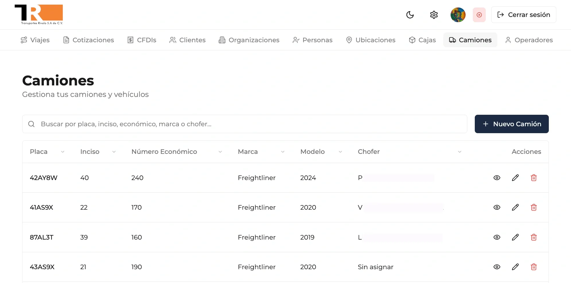 Lista de camiones en el módulo de flota.