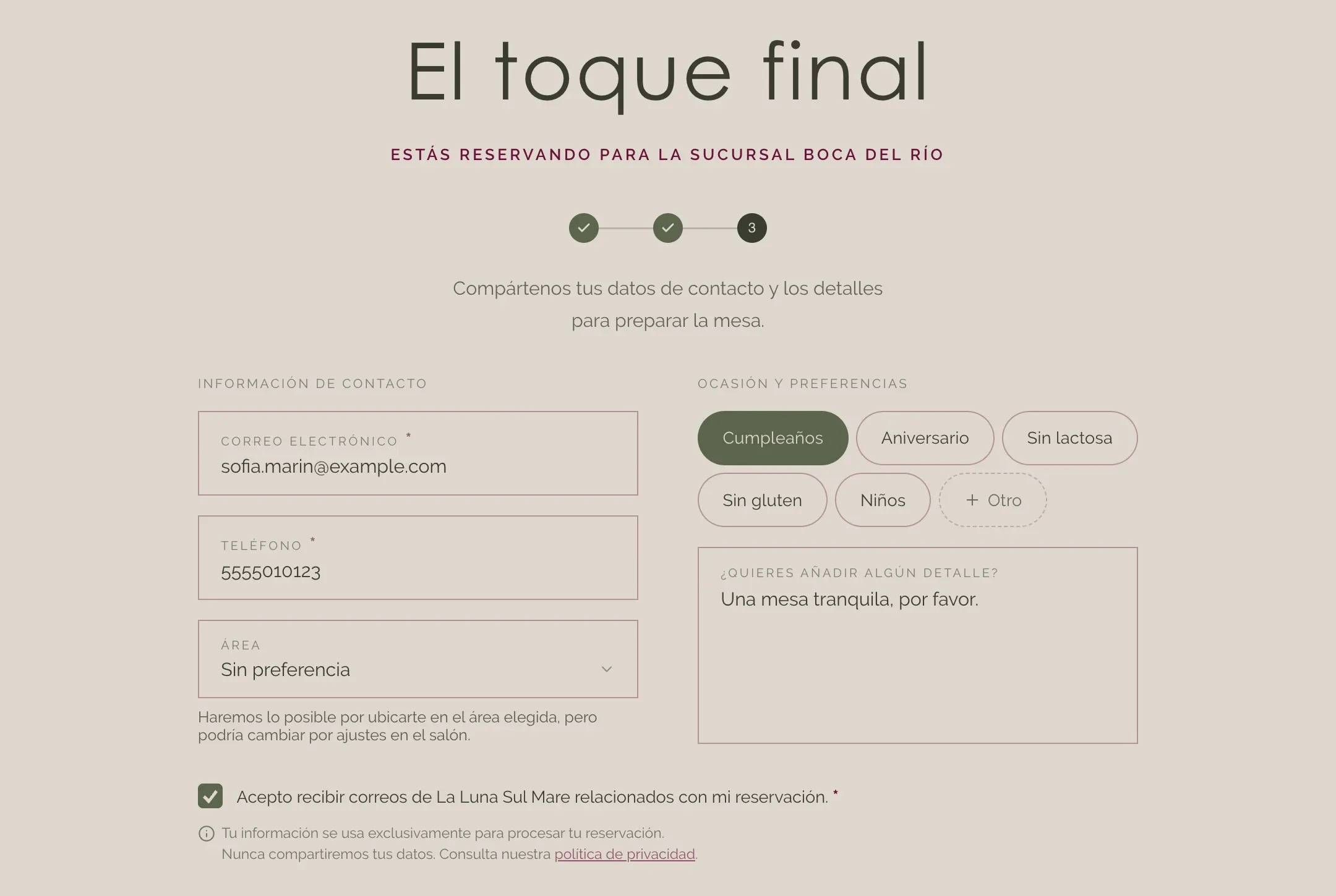 Paso 3 de la reserva en línea: datos de contacto, ocasión y comentarios.